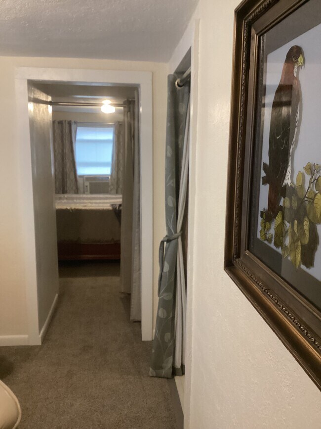 Building Photo - 2-1512 E Routt Ave