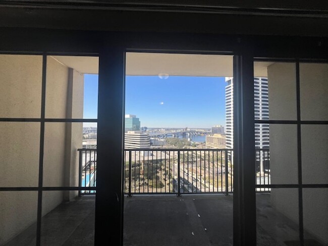 Building Photo - Stunning Condo with Breathtaking Views & L...