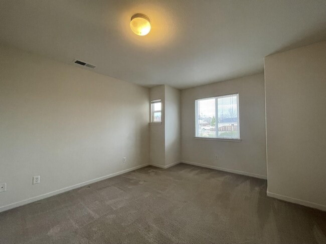 Building Photo - 1307 Yosemite Dr