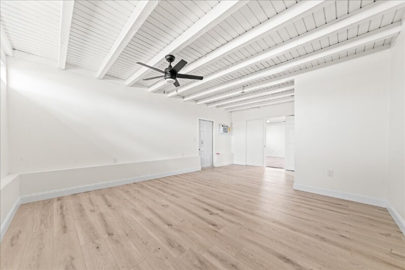 Building Photo - 484 Greenway Ave