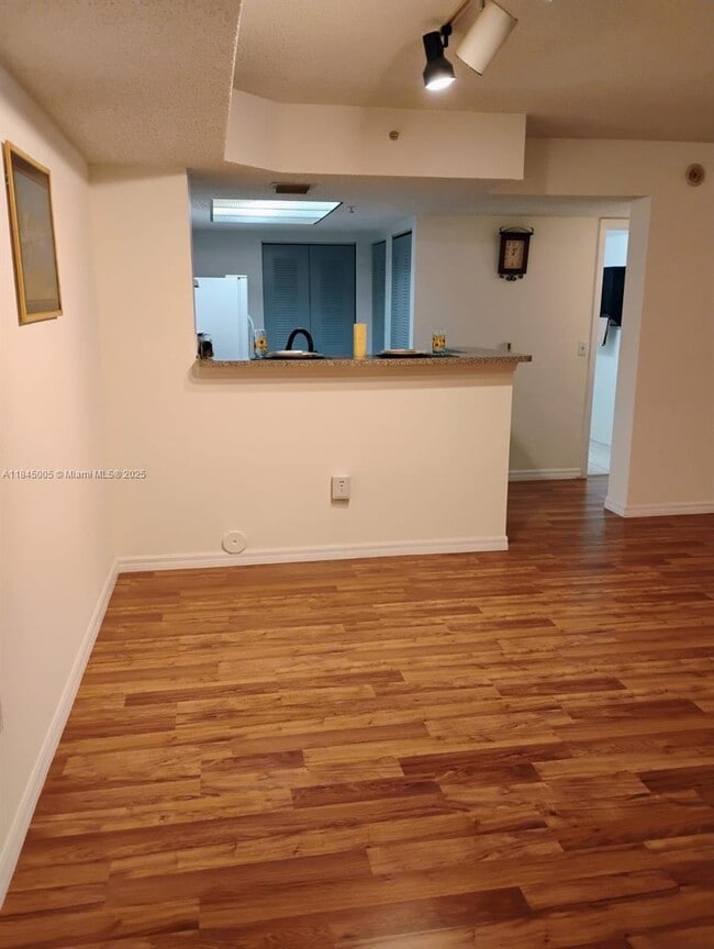 Building Photo - 5031 Wiles Rd