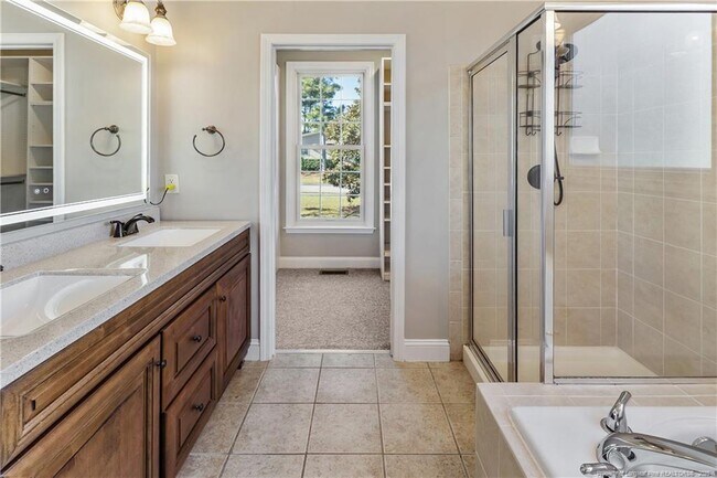 Building Photo - 136 Cottswold Ln