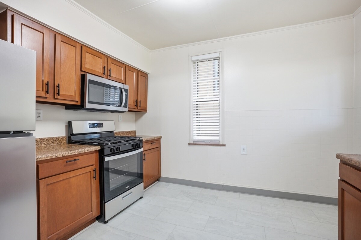 Building Photo - 107 Catskill Ave