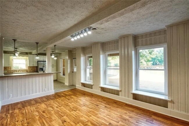 Building Photo - 6163 Lake Lanier Heights Rd