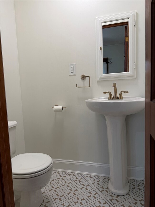 Building Photo - 6 Thorn St