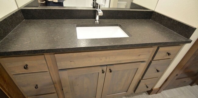 Building Photo - End Unit 3 Bedroom 2.5 Bathroom Condo