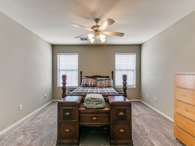 Building Photo - Large 4-Bedroom Home in Edmond Schools