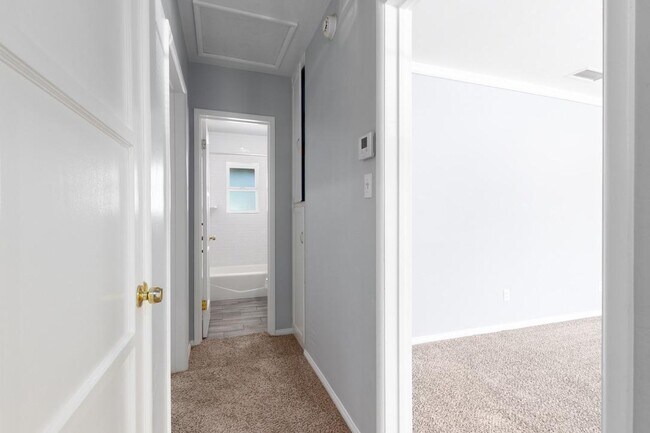 Building Photo - 4804 Iroquois Ave