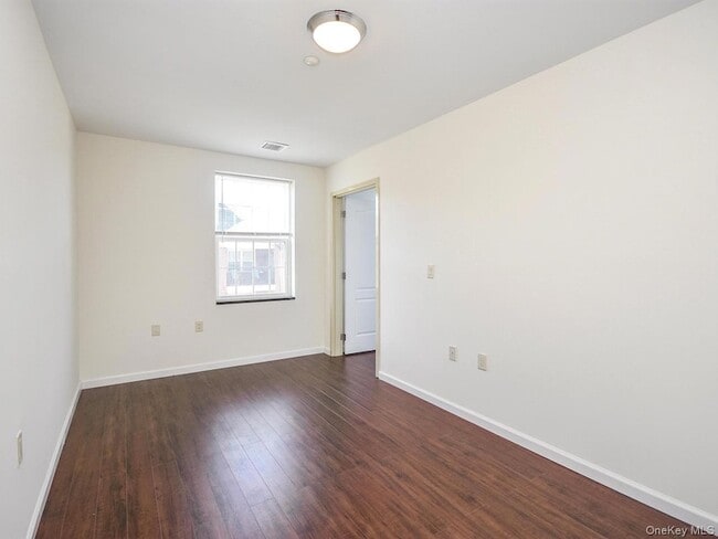 Building Photo - 400 Carney St