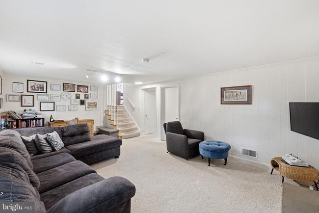 Building Photo - 9809 Sunset Dr