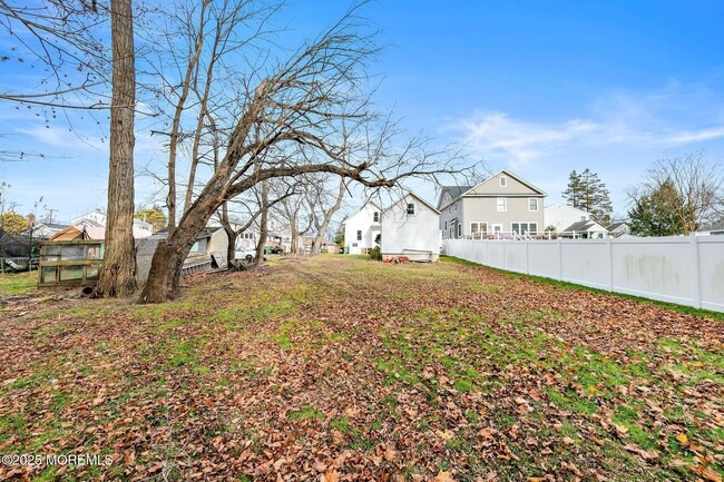 Building Photo - 96 Maple Ave