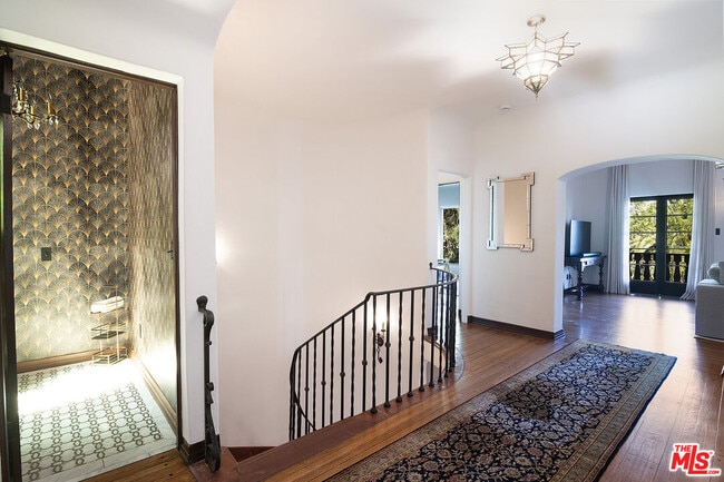 Building Photo - 3475 N Knoll Dr
