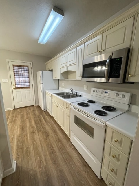 Building Photo - 504 Edgecliff Ln