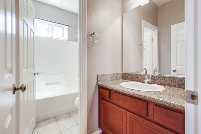 Building Photo - Beautiful 5 bedroom home in highly desired Carlsbad neighborhood