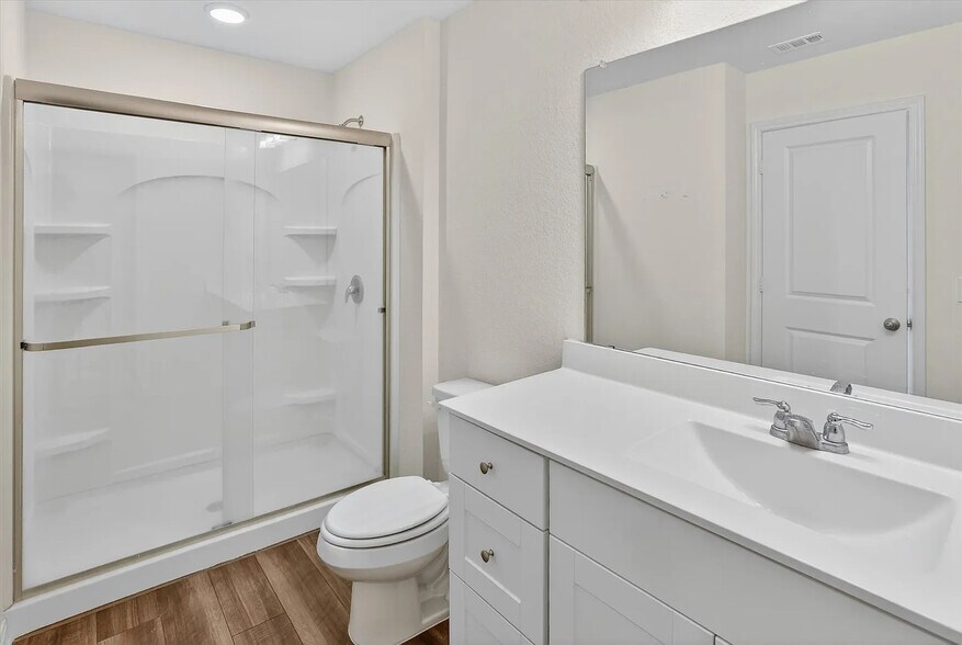 Building Photo - Room in House on Maple Ter