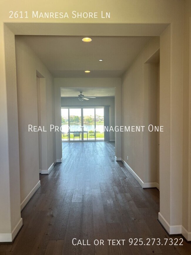 Building Photo - 2611 Manresa Shore Ln