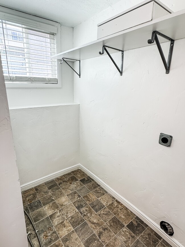 Building Photo - 6745 W 3860 S