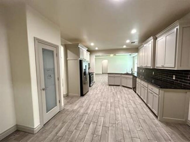 Building Photo - 4 Bedroom