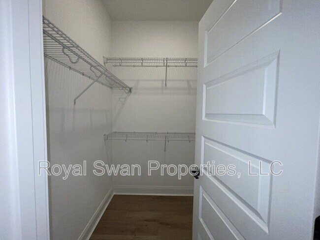 Building Photo - 929 Clearview Ave