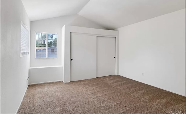 Building Photo - 2 bedroom, 2.5 bath