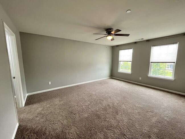 Building Photo - SPACIOUS FRANKLIN HOME WITH UPGRADES