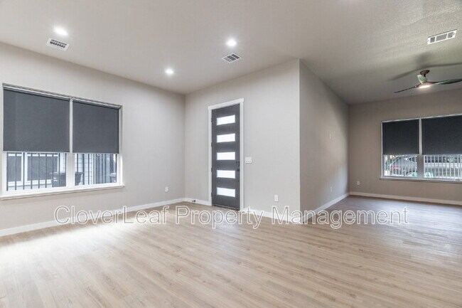 Building Photo - 414 Montana St