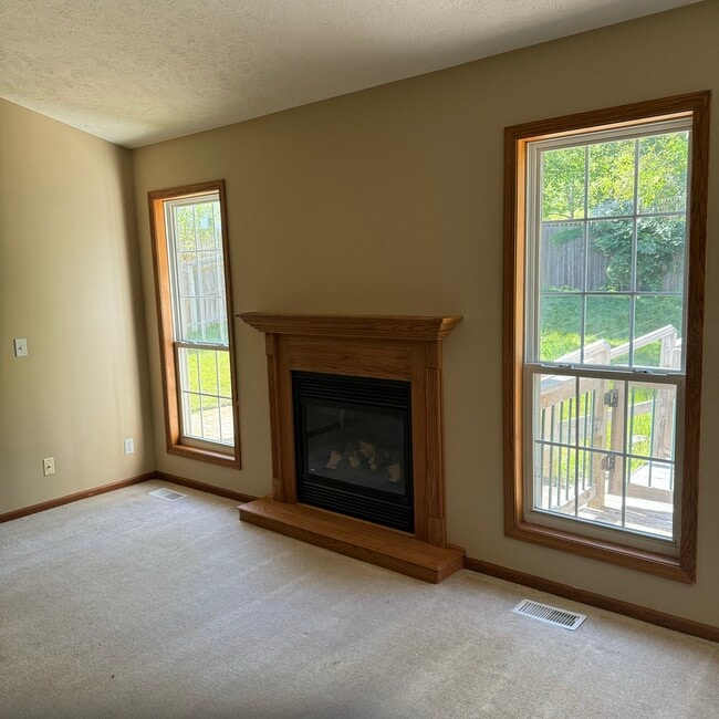 Building Photo - 2928 Blackhawk Dr