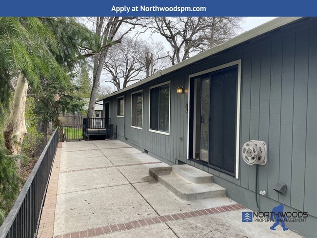 Building Photo - Beautiful Butte Creek View-3 Bedroom 2 Bat...