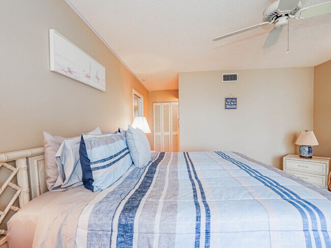 Building Photo - 3939 Ocean Dr