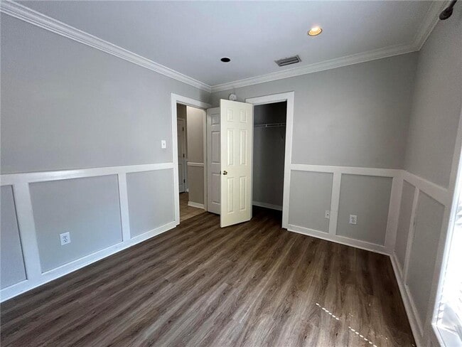 Building Photo - 6626 Woodside Ct E