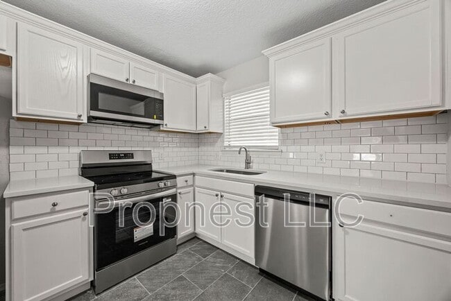 Building Photo - 2764 N Barcelona Ave