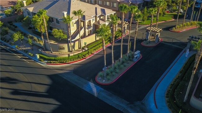 Building Photo - 9901 Trailwood Dr