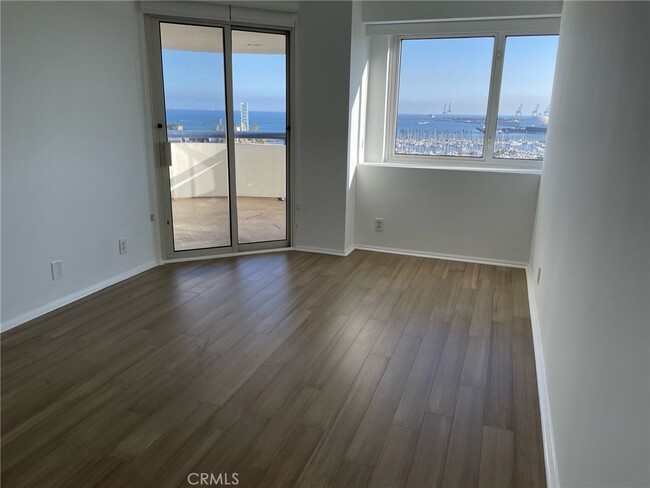 Building Photo - 525 E Seaside Way
