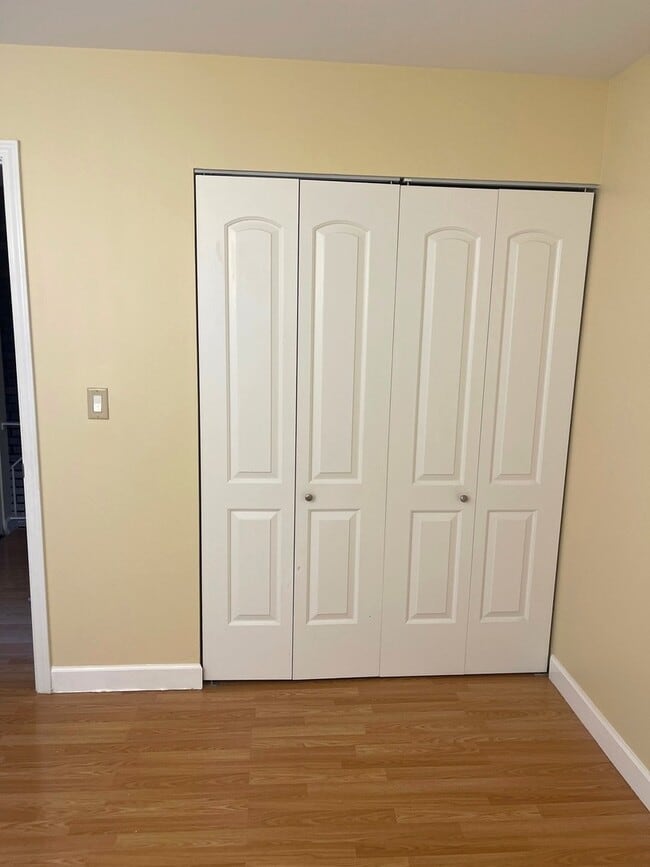 Building Photo - 683 Cleo Ct