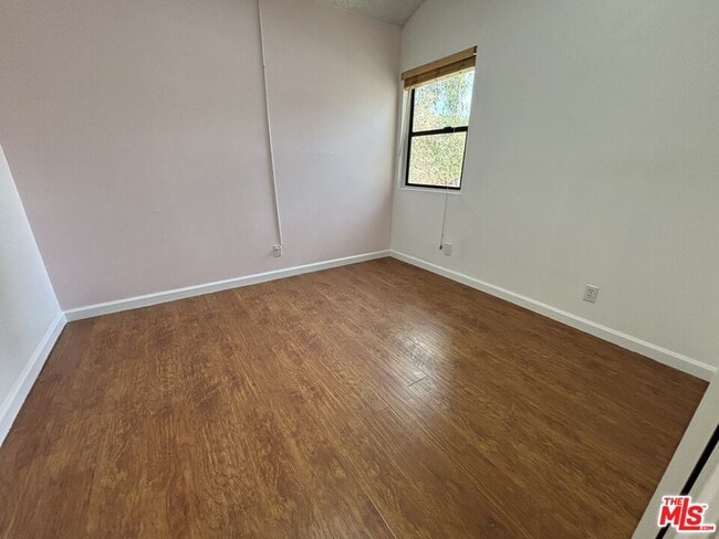 Building Photo - 10574 Sunland Blvd