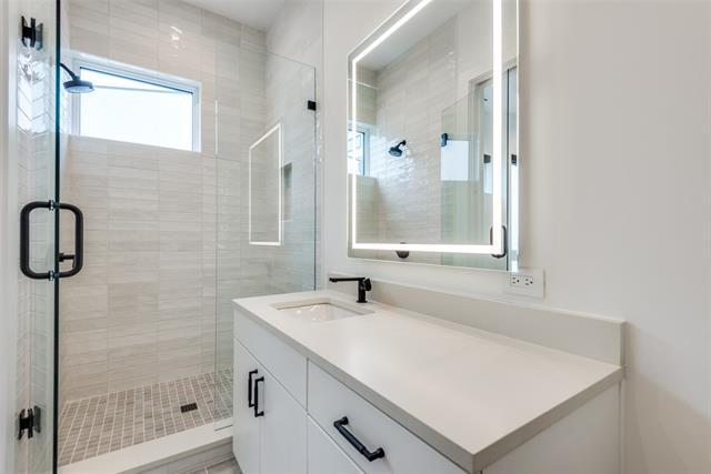 Building Photo - 3913 Hawthorne Ave