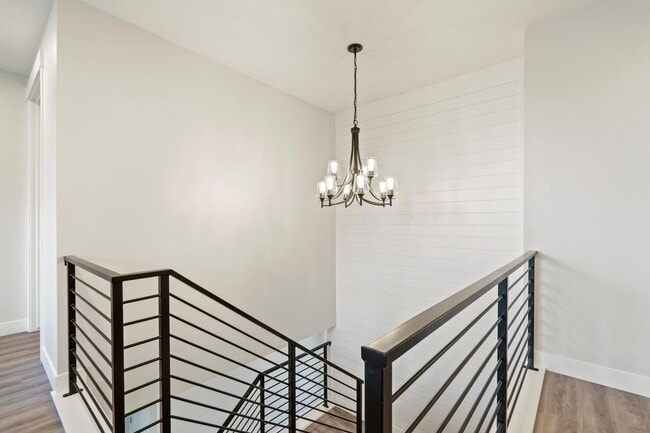 Building Photo - Cozy, Bright, and Spacious Home Nestled in Midway