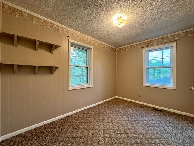 Building Photo - 3 Bedroom 1 Bath Home in Meadow Heights