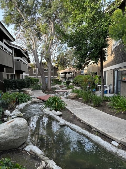 Building Photo - 147 Streamwood