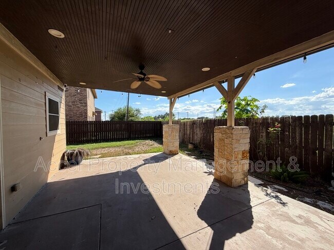 Building Photo - 1402 Mulberry Dr