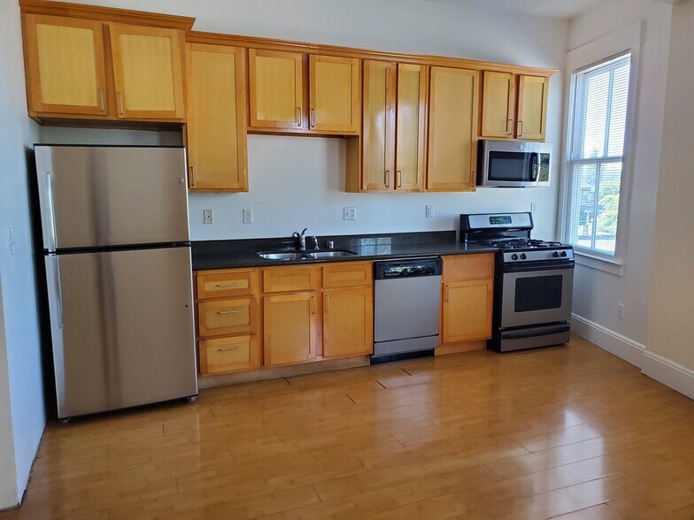 Building Photo - 2597 Telegraph Ave