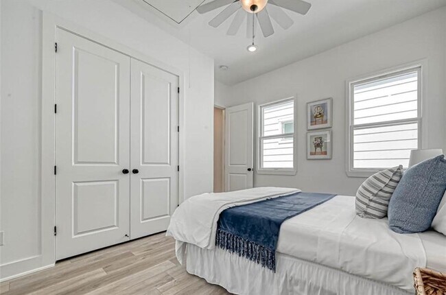 Building Photo - 8405 Schneider St