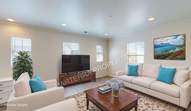 Building Photo - Beautiful 3 Bed/2.5 Bath Home in Portola S...