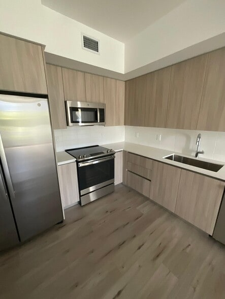 Primary Photo - 655 W 73rd Pl