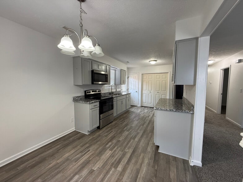 Building Photo - 3910 Dunbar Ave