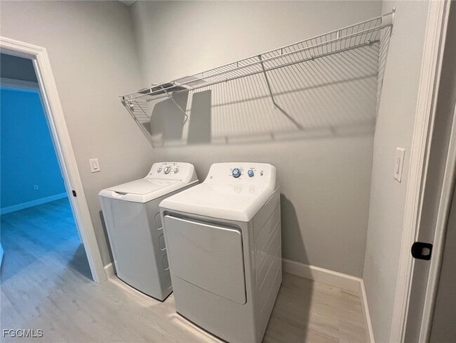 Building Photo - 2718 Helen Pl