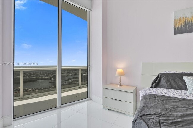 Building Photo - 16001 Collins Ave
