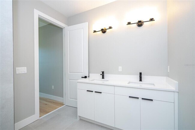 Building Photo - 70 McDill Dr