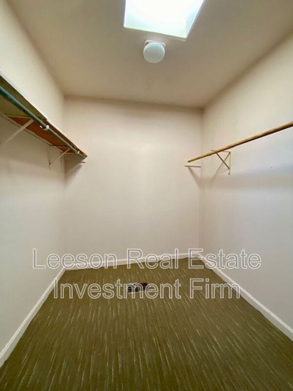 Building Photo - 533 Merrick St