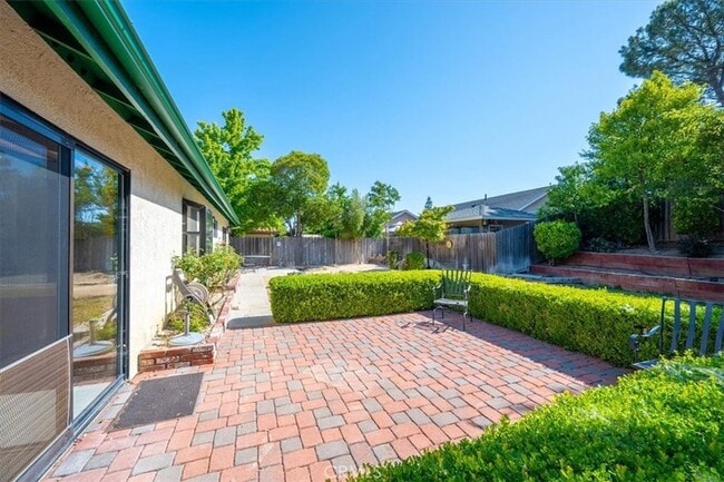 Building Photo - 836 Casals Dr